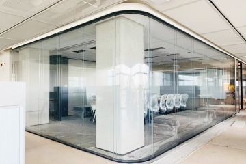 开放式办公空间选择-全景玻璃隔断-全景玻璃隔断厂家价格及施工