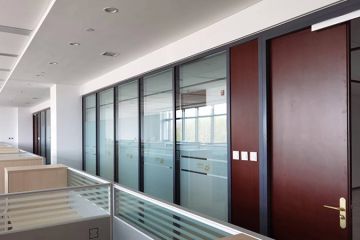 办公室玻璃隔断墙的风水设计技巧-风水禁忌与公司形象的贴合