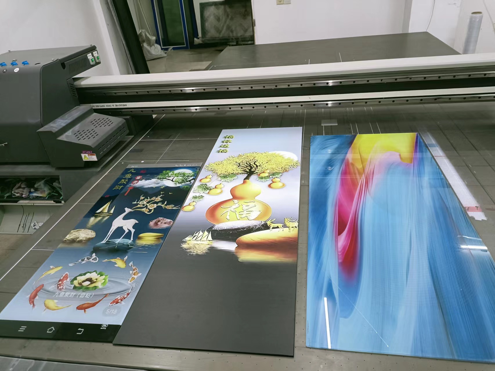 UV打印夹胶玻璃隔断的艺术之美.jpg